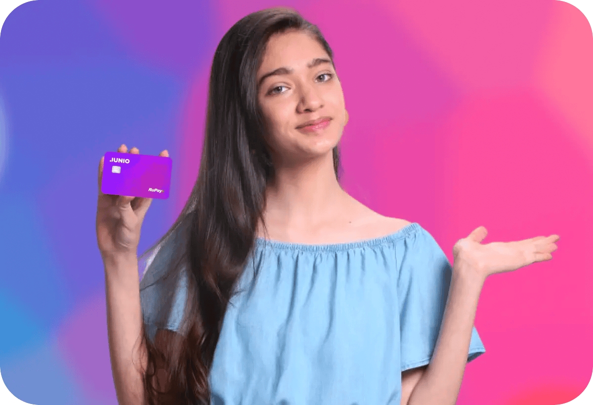 A child holding the Junio card